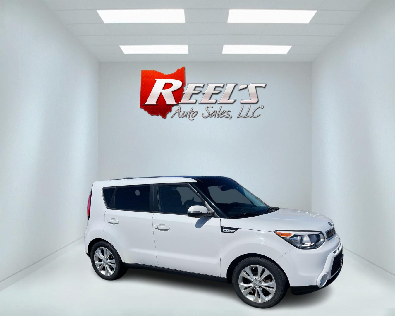 2016 White /Black Kia Soul ! (KNDJX3A52G7) with an 2.0L I4 DOHC 16V engine, 6A transmission, located at 11115 Chardon Rd. , Chardon, OH, 44024, (440) 214-9705, 41.580246, -81.241943 - Photo#3